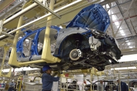 マツダは、メキシコの新工場MMVOで、新型「Mazda2」（マツダ デミオ）の生産を開始した。写真は車両組み立ての様子（写真提供：マツダ）