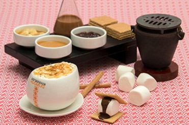 マックス ブレナーから冬季限定メニュー - マシュマロのフォンデュ＆アップルパイのホットチョコ