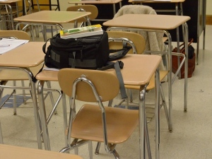 東京商工リサーチの調べによると、予備校や学習塾経営企業321社のうち赤字企業は年々増えており、2014年5月期には全体の18%に相当する58社が赤字に陥った。少子化による影響で塾業界は苦戦を強いられている。