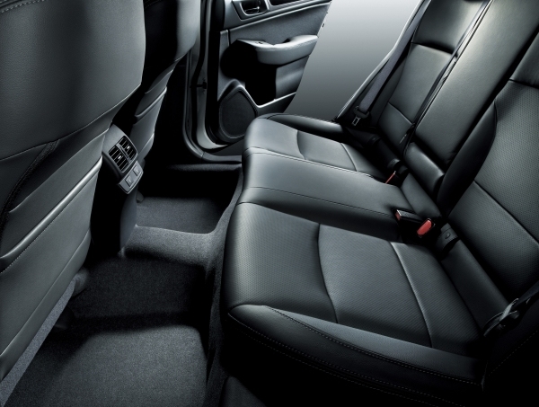 富士重工業(スバル)が24日フルモデルチェンジして発売した最上級セダン「レガシィB4」（写真提供：富士重工業）