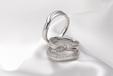 ランバン コレクションより、プラチナを贅沢に使用したペアリング「プールボヌール(幸福のために)」誕生