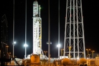 アンタレス・ロケット、発射台へ　27日にシグナス補給船を打ち上げ（Image credit: NASA）