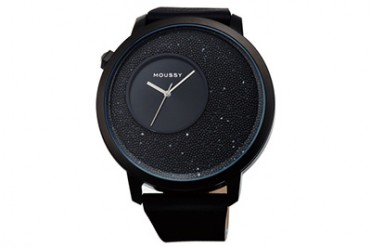 マウジーからスワロフスキーが煌めくクールな新作腕時計