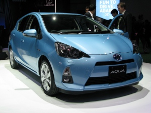 4～9月期累計国内新車販売で唯一10万台超を記録した「トヨタ・アクア」。累計6位のカローラまでがHVかラインアップにHVを持つ車種だ