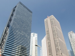 日本労働組合総連合会は、10月17日、来年度春闘で定期昇給分の2%に加えて、さらに2%以上のベアを要求する基本構想を発表した。今春闘で一部にてベアが実施されたものの、物価上昇によって実質賃金は低下している。 日本労働組合総連合会は、10月17日、来年度春闘で定期昇給分の2%に加えて、さらに2%以上のベアを要求する基本構想を発表した。今春闘で一部にてベアが実施されたものの、物価上昇によって実質賃金は低下している。