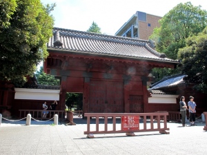 東大赤門を目指す「東ロボくん」の挑戦は去年から始まり、偏差値は去年の45.1から今年47.3へとアップ。少しずつではあるが着実に伸びている。人工知能開発は何かのきっかけで大きく飛躍する可能性もあるため、東ロボくんが東大に合格する日もそう遠くないかもしれない。