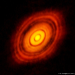 アルマ望遠鏡が観測したおうし座HL星の周囲の塵の円盤。Credit: ALMA (ESO/NAOJ/NRAO)