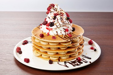 ユニフォームを着て大盛り部活メシ！銀座に部活体験が楽しめるカフェ＆バー - 斎藤工も来店