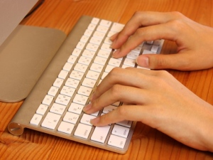 偽ブランド品や海賊版のDVD、偽造医薬品など、偽物を購入したという苦情・相談件数が2013年度で4,360件にのぼり、過去最多となった。インターネット通販やインターネットオークションを利用した被害の割合が約90%にも及ぶ。 偽ブランド品や海賊版のDVD、偽造医薬品など、偽物を購入したという苦情・相談件数が2013年度で4,360件にのぼり、過去最多となった。インターネット通販やインターネットオークションを利用した被害の割合が約90%にも及ぶ。