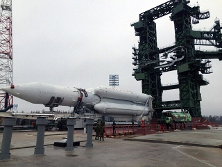 アンガラA5ロケット、プレセツク宇宙基地に立つ　12月打ち上げ予定（Image credit: Khrunichev State Research and Production Space Center）