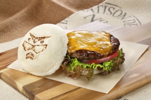ガンダムのオフィシャルカフェ「GUNDAM Cafe」東京駅店が、『McDaniel HAMBURGERS GUNDAM Cafe 東京駅』としてリニューアルし、東京駅一番街にオープンする。