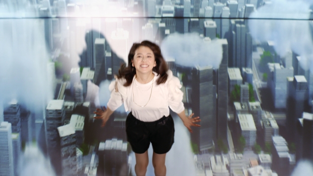 ロッテは、長澤まさみさんが出演する新商品『ONE TAB(ワンタブ)』の新CM「ぎっちぎち」篇を11月18日(火)からオンエア開始した。