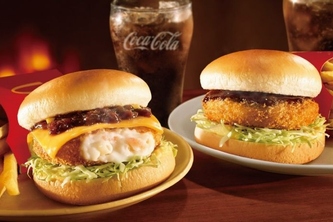 マクドナルドは冬の定番「グラコロ」と「デミチーズグラコロ」を21日から期間限定で発売する。