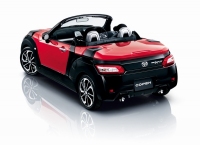 ダイハツ工業が19日に発売した2ドアでオープンタイプの軽自動車「COPEN XPLAY(コペン エクスプレイ)」(写真提供:ダイハツ工業) ダイハツ工業が19日に発売した2ドアでオープンタイプの軽自動車「COPEN XPLAY(コペン エクスプレイ)」(写真提供:ダイハツ工業)