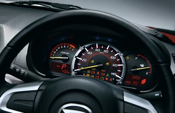 ダイハツ工業が19日に発売した2ドアでオープンタイプの軽自動車「COPEN XPLAY(コペン エクスプレイ)」（写真提供：ダイハツ工業）
