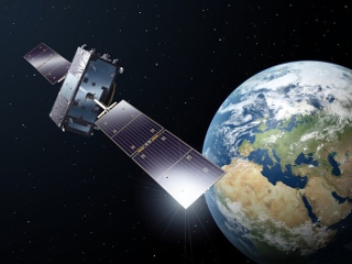 打ち上げ失敗の航法衛星ガリレオ、新たな軌道に向けて移動を開始（Image credit: ESA）
