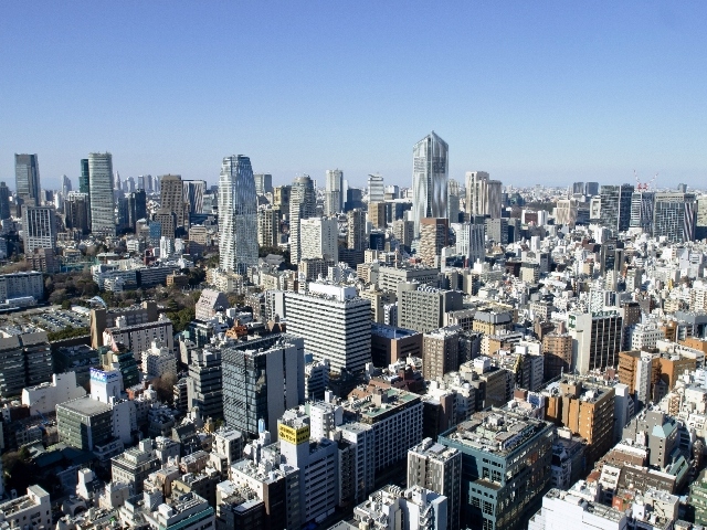 政府は25日の月例経済報告関係閣僚会議で経済の基調判断について「個人消費などに弱さがみられるが、緩やかな回復基調が続いている。消費者物価はこのところ横ばい」とした。