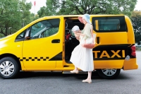 日産自動車が来年6月下旬に発売予定のワンボックスミニバン型タクシー「NV200タクシー」(写真提供:日産自動車) 日産自動車が来年6月下旬に発売予定のワンボックスミニバン型タクシー「NV200タクシー」(写真提供:日産自動車)