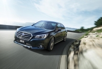 富士重工業の新型「レガシィ アウトバック/B4」が受注好調だ。写真は、「B4　Limited」の走りイメージ（写真提供：富士重工業）