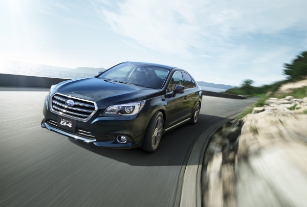富士重工業の新型「レガシィ アウトバック/B4」が受注好調だ。写真は、「B4　Limited」の走りイメージ（写真提供：富士重工業）