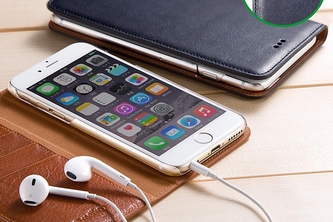 サンワプライは、カードを3枚収納できるイタリア製本革のiPhone6専用ケース『iPhone6 レザーケース(手帳型・カード収納・本革)200-SPC003シリーズ』と、iPhone6 Plus専用ケース『iPhone6 Plusレザーケース(手帳型・カード収納・本革) 200-SPC004シリーズ』を発表した。