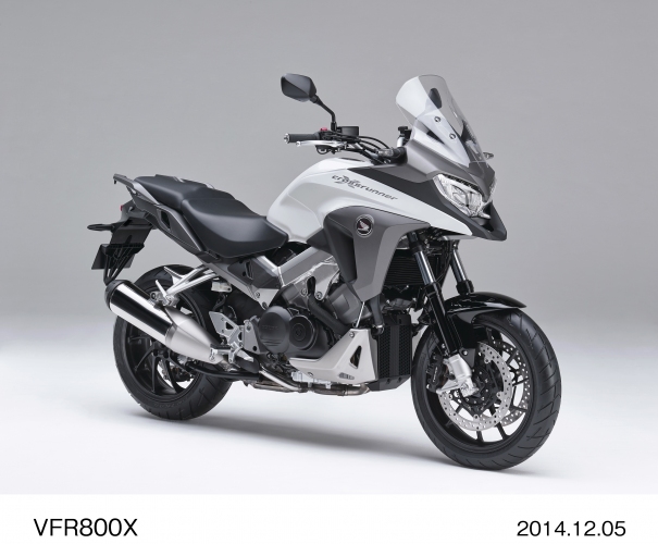 ホンダが12日に発売する「VFR800X」（パールグレアホワイト）（写真提供：本田技研工業）