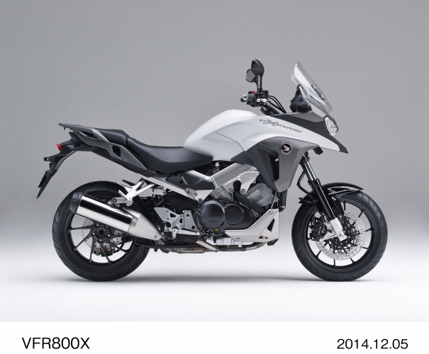 ホンダが12日に発売する「VFR800X」（パールグレアホワイト）（写真提供：本田技研工業）
