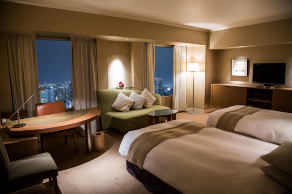 1日限定の宿泊プラン『エルモとクッキーモンスターがお部屋にやってくる』の販売が開始された。