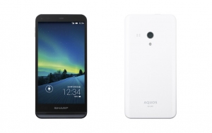 シャープがMVNO(仮想移動体通信事業者)向けに開発したAndroid4.4搭載スマートフォン「AQUOS SH-M01」（写真提供：シャープ）