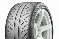 サーキット走行などの本格的なスポーツドライビングで性能を発揮する「POTENZA」シリーズ最速の新商品「RE-71R」（ブリヂストンの発表資料より）