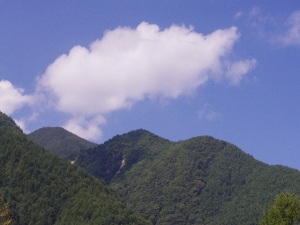 エコパークとは聞きなれない言葉だが、一体何か。生物圏保存地域であり、自然と人間社会の共生を続ける地域としての意味がある。生態系の保全と持続可能な利活用の調和を目的としたユネスコが開始した事業といったほうがわかりやすいだろうか。