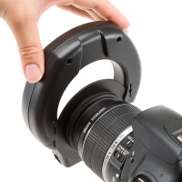 光を均等に当てカメラの影や逆光を気にすることなく撮影できるLEDリングライト『カメラLEDリングライト(マクロ・フラッシュ対応・80灯・調光・ステップアップリング付属) 200-DGAC001』 光を均等に当てカメラの影や逆光を気にすることなく撮影できるLEDリングライト『カメラLEDリングライト(マクロ・フラッシュ対応・80灯・調光・ステップアップリング付属) 200-DGAC001』