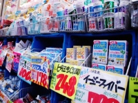 イオンはドラックストアでのウエルシア・ホールディングスを子会社化し、傘下の他3社からなる4社を統合することを発表した。ウエルシェアを株式公開買い付けで子会社化したイオンはドラックストアを企業の中心的事業に据えていく。