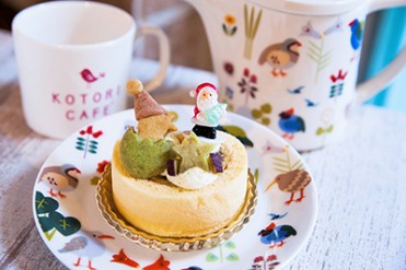 小鳥とまったりできる「ことりカフェ表参道」からクリスマス限定スイーツ登場