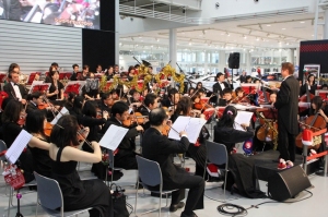 MEGA WEBは、フルオーケストラによるクリスマスコンサート『丸の内交響楽団 クリスマスコンサート2014』を12月23日(火・祝)に開催する。 MEGA WEBは、フルオーケストラによるクリスマスコンサート『丸の内交響楽団 クリスマスコンサート2014』を12月23日(火・祝)に開催する。