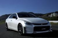 トヨタ自動車が来春に受注を開始するスポーツコンバージョン車「マークX“GRMN”」（オプション装着車、写真提供：トヨタ自動車)