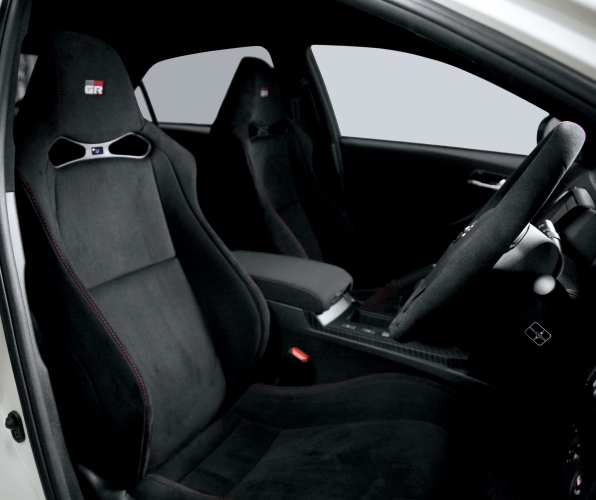 トヨタ自動車が来春に受注を開始するスポーツコンバージョン車「マークX“GRMN”」（写真提供：トヨタ自動車)