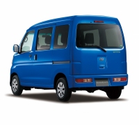富士重工業が19日に発売した「スバル サンバーバン」の特別仕様車「ブラックインテリアセレクション」（写真提供：富士重工業）