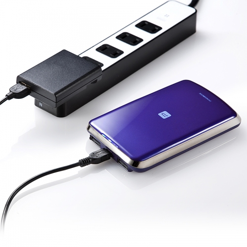 8,360mAhという大容量バッテリーと厚み17mmのスリムさが特徴のモバイルバッテリー『モバイルバッテリー700-BTL020シリーズ』