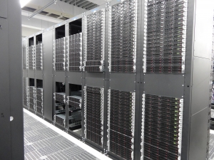 IBMが22日に開設した「SoftLayer 東京データセンター」。「SoftLayer」のデータセンターとしては、日本初の開設となる(写真:同社発表資料より) IBMが22日に開設した「SoftLayer 東京データセンター」。「SoftLayer」のデータセンターとしては、日本初の開設となる(写真:同社発表資料より)