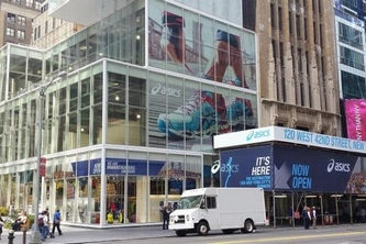 NY・タイムズスクエアに「ASICS TIMES SQUARE」がオープン