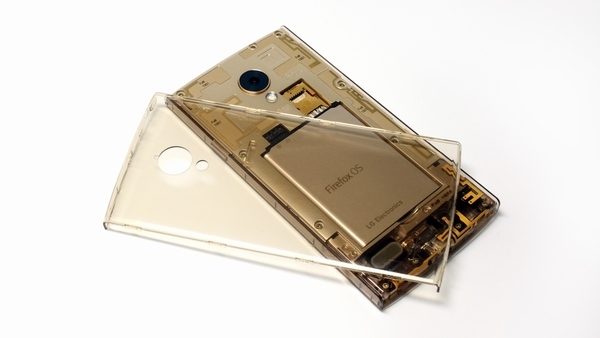 KDDI(au)が25日に発売するFirefox OS搭載スマートフォン「FxO」(エフエックスゼロ)