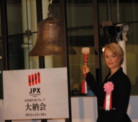 ３０日（大納会）の東京株式市場は、ギリシャの政局混迷とユーロ安への懸念などが次第に強まり、日経平均は本日安値の１万７４５０円７７銭（２７９円０７銭安）で年内の取引を終えた。