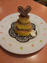 おなじみのファミレスチェーン「デニーズ」に“もっと気軽にパンケーキを思う存分、楽しみたい!”という願いをかなえてくれる新しいサービスが登場しました。 おなじみのファミレスチェーン「デニーズ」に“もっと気軽にパンケーキを思う存分、楽しみたい!”という願いをかなえてくれる新しいサービスが登場しました。