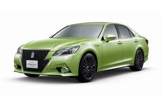 クラウンの誕生60周年を記念し、外板色に空色および若草色を採用した特別仕様車「アスリートS 若草色edition」（写真提供：トヨタ自動車）