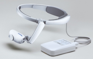 「AiRScouter WD-200S(仮)」(ブラザー工業の発表資料より) 「AiRScouter WD-200S(仮)」(ブラザー工業の発表資料より)