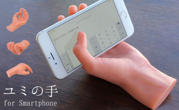 ちょっとコワイ?スマホスタンドの登場です。