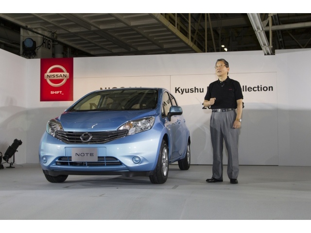 アクアやフィットに対抗する目的で日産がノートにハイブリッド車を追加する。ただし、2016年の話だ。　写真は現行日産ノートの発表会のショット