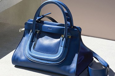 クロエのエフォートレスな春バッグ！鮮やかブルーの「EVERSTON」や、パイソン柄の「BAYLEE」