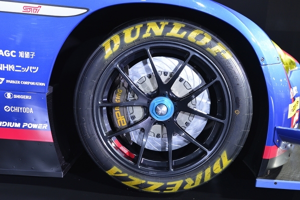 SUPER GTのGT300クラスに参戦する「SUBARU BRZ GT300 2015」（写真提供：富士重工業）